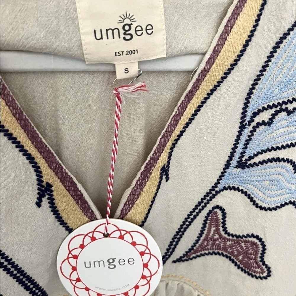Umgee Embroidered Beige and Blue Women's dress sz small - Picture 2 of 4